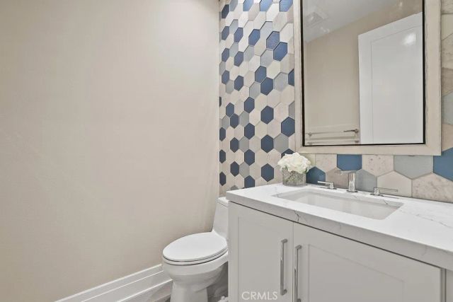 149 Roscomare, Irvine, CA 92602