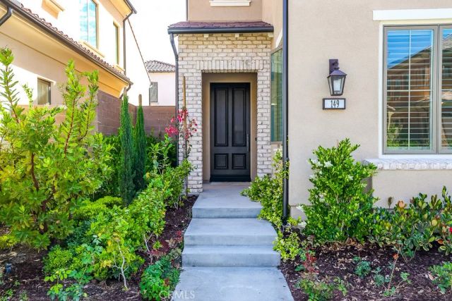 149 Roscomare, Irvine, CA 92602