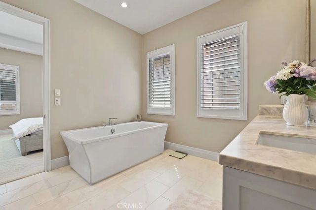 149 Roscomare, Irvine, CA 92602