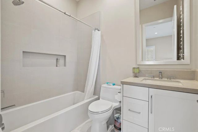 149 Roscomare, Irvine, CA 92602