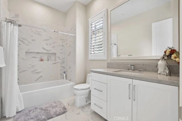 149 Roscomare, Irvine, CA 92602