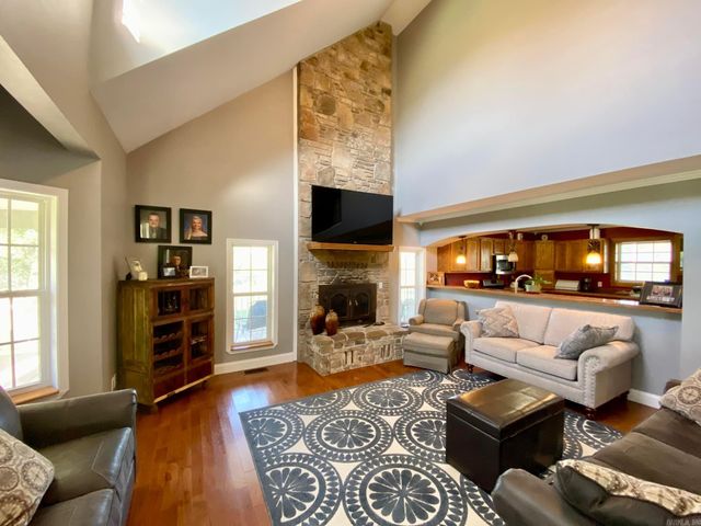 1013 Shipman Drive, Mountain View, AR 72560