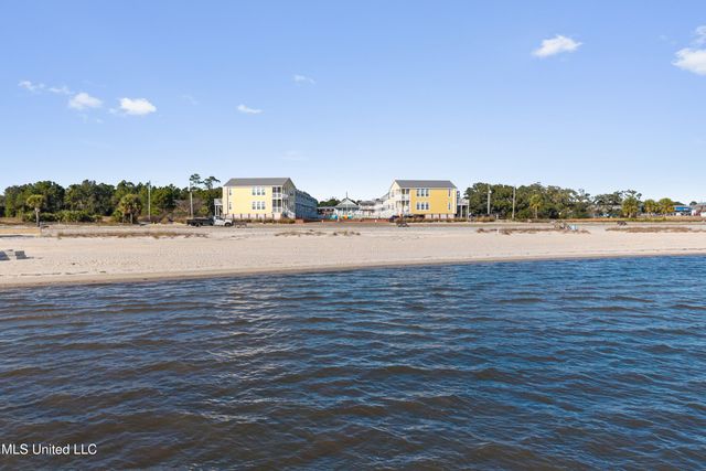 1515 E Beach Boulevard, 105, Pass Christian, MS 39571