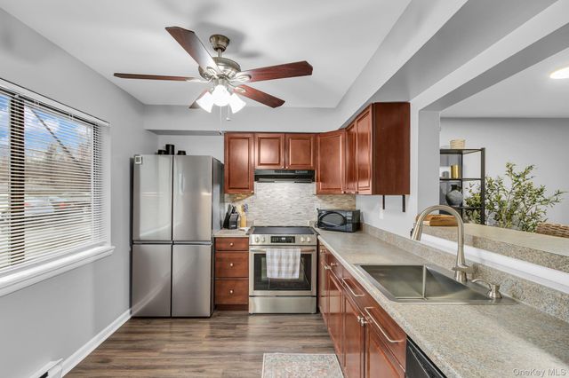 3408 Chelsea Cove S, Hopewell Junction, NY 12533