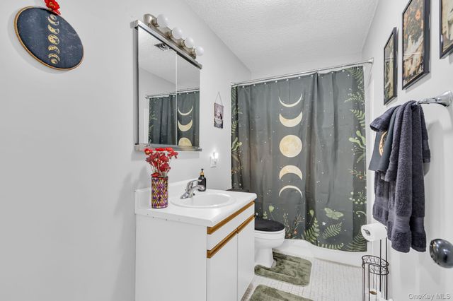 3408 Chelsea Cove S, Hopewell Junction, NY 12533