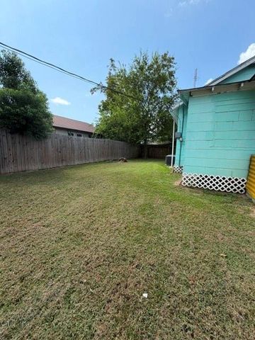 512 Stimpson Street, Baytown, TX 77520
