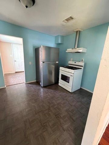 512 Stimpson Street, Baytown, TX 77520
