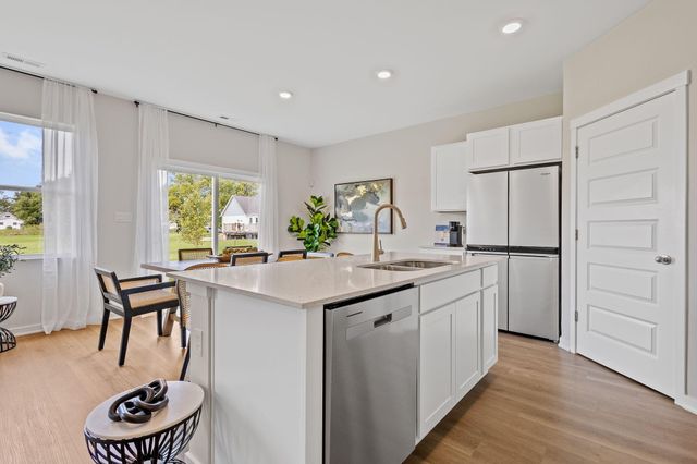 6 Maximillian Drive, Hobart, IN 46342