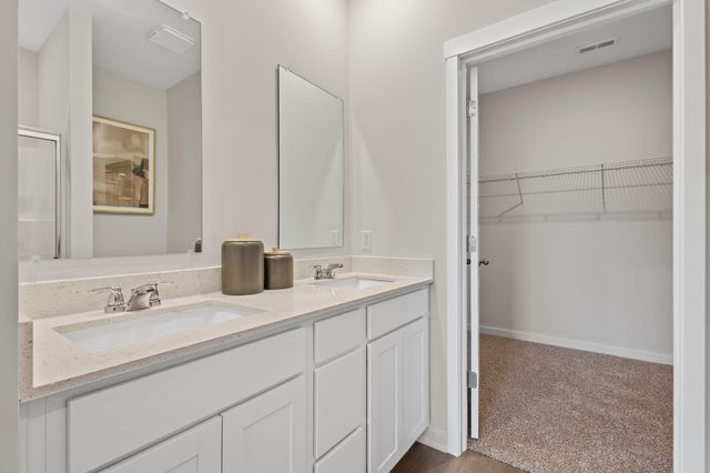 6 Maximillian Drive, Hobart, IN 46342