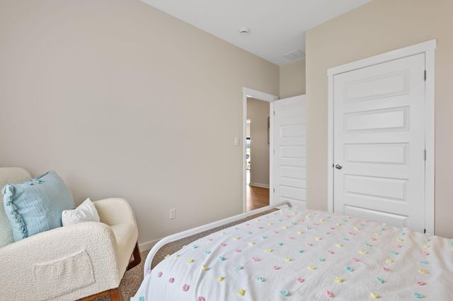 6 Maximillian Drive, Hobart, IN 46342