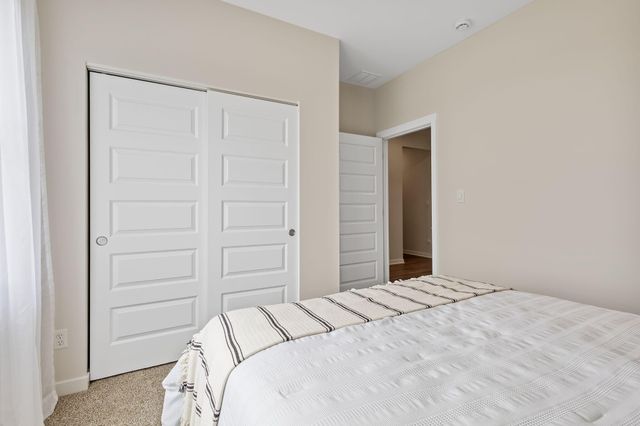 6 Maximillian Drive, Hobart, IN 46342