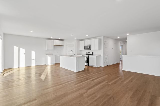 6 Maximillian Drive, Hobart, IN 46342