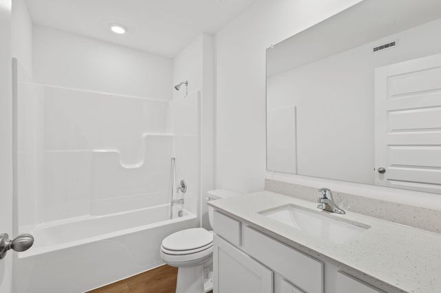 6 Maximillian Drive, Hobart, IN 46342