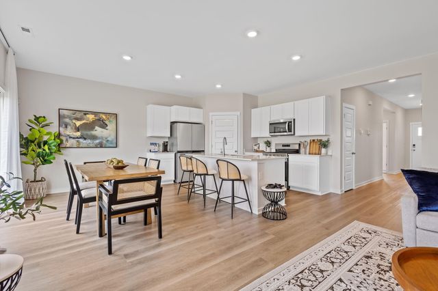6 Maximillian Drive, Hobart, IN 46342