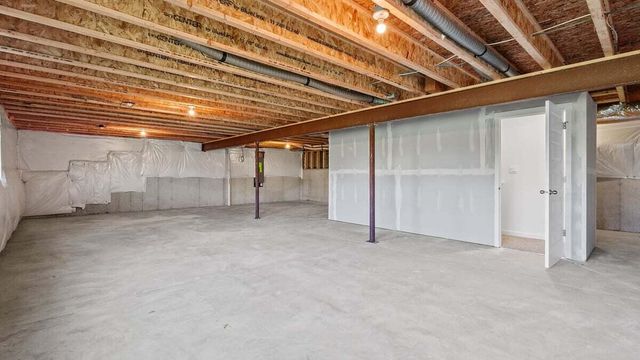 6 Maximillian Drive, Hobart, IN 46342