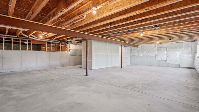 6 Maximillian Drive, Hobart, IN 46342