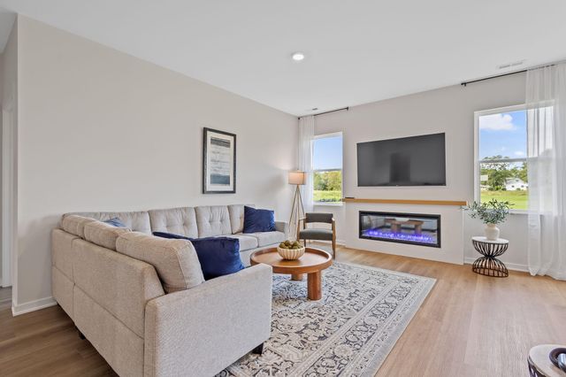 6 Maximillian Drive, Hobart, IN 46342