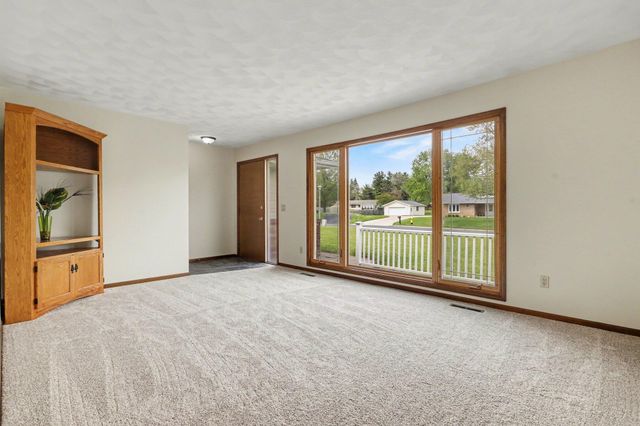 6118 Ormada Drive, Kalamazoo, MI 49048