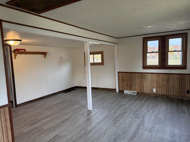 17 W LINWOOD AVENUE, Oshkosh, WI 54901