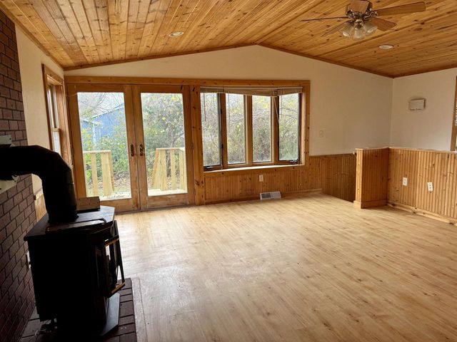 17 W LINWOOD AVENUE, Oshkosh, WI 54901