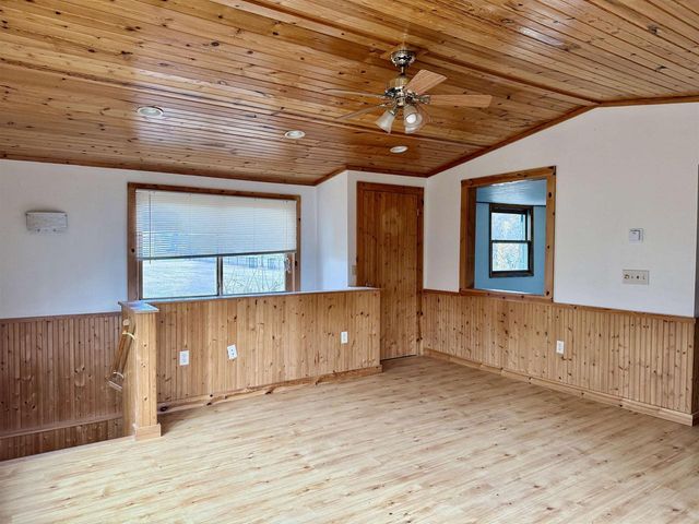 17 W LINWOOD AVENUE, Oshkosh, WI 54901