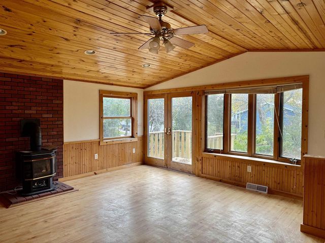 17 W LINWOOD AVENUE, Oshkosh, WI 54901