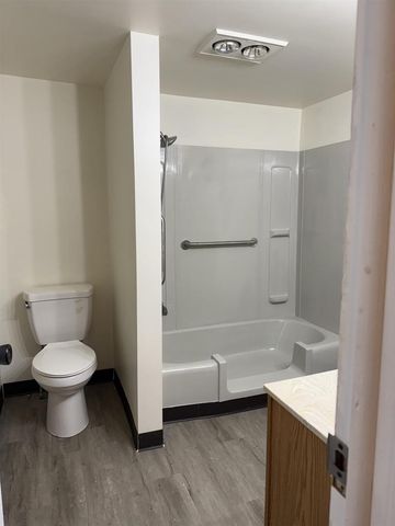 17 W LINWOOD AVENUE, Oshkosh, WI 54901