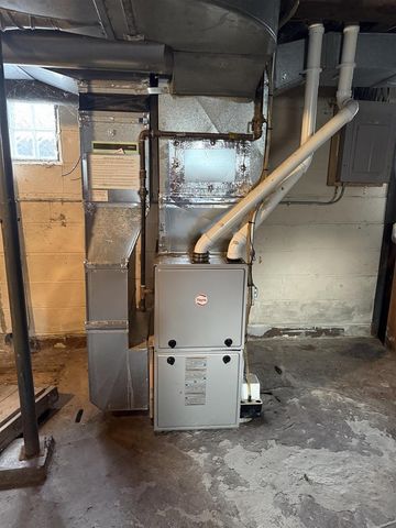 17 W LINWOOD AVENUE, Oshkosh, WI 54901