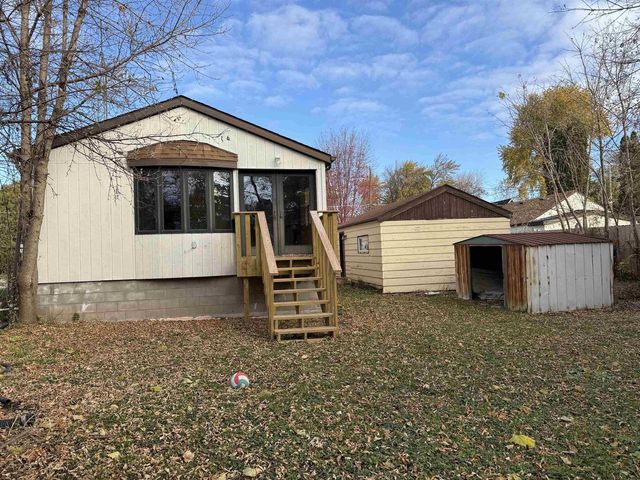 17 W LINWOOD AVENUE, Oshkosh, WI 54901