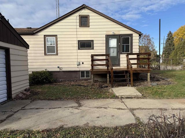 17 W LINWOOD AVENUE, Oshkosh, WI 54901