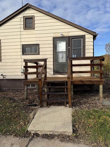 17 W LINWOOD AVENUE, Oshkosh, WI 54901