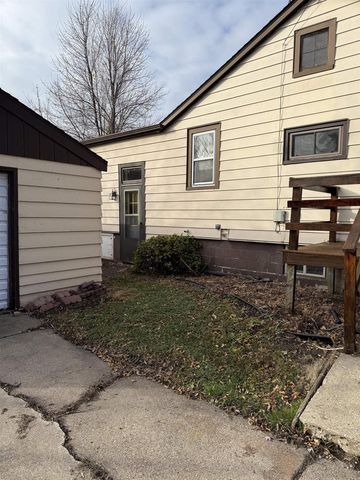 17 W LINWOOD AVENUE, Oshkosh, WI 54901