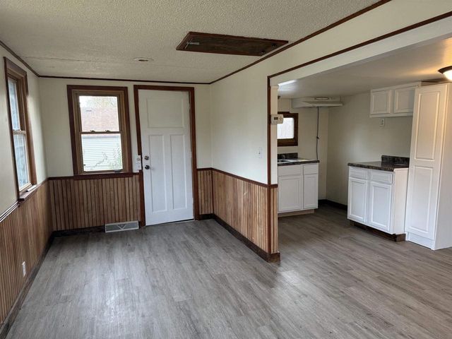 17 W LINWOOD AVENUE, Oshkosh, WI 54901