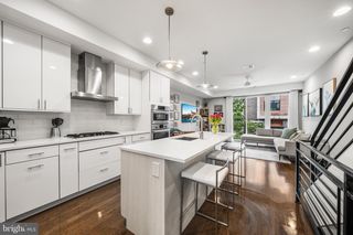 1010 S 17TH ST #B, Philadelphia, PA 19146