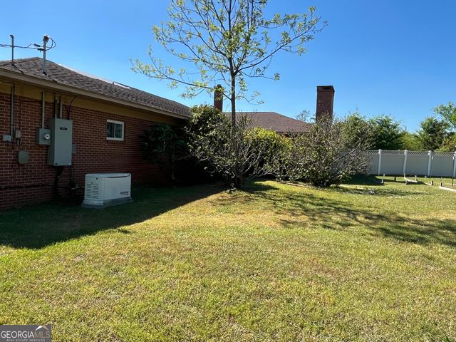 135 Meriwether Circle NW, Milledgeville, GA 31061