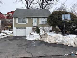 474 Indian Avenue, Bridgeport, CT 06606
