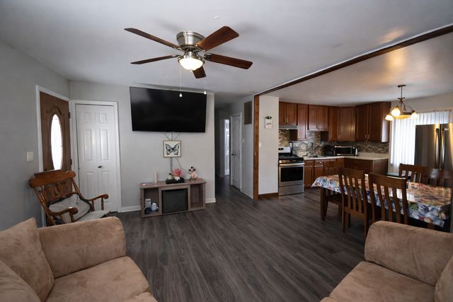2042 GIDEON Avenue, Zion, IL 60099