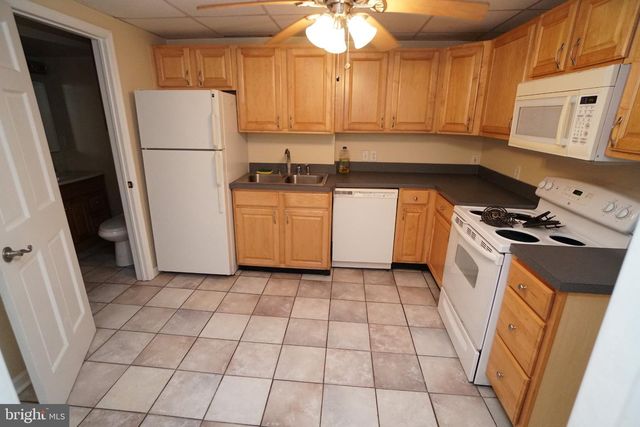 215-B W SUMMIT ST, Mohnton, PA 19540