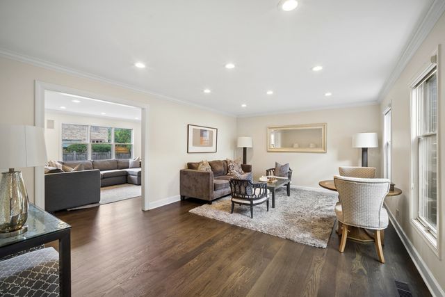 4220 Terri Lyn Lane, Northbrook, IL 60062