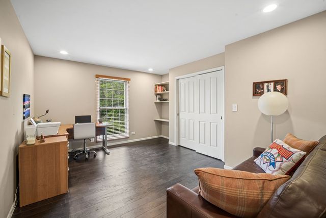 4220 Terri Lyn Lane, Northbrook, IL 60062