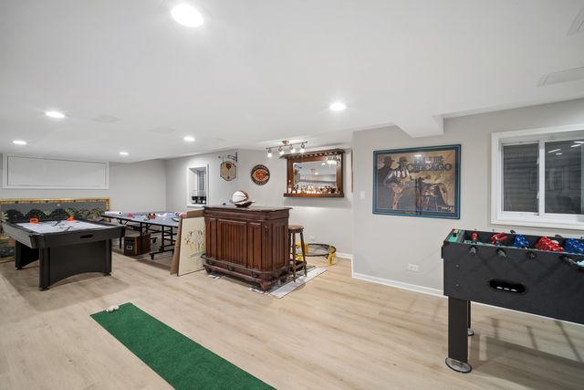 4220 Terri Lyn Lane, Northbrook, IL 60062