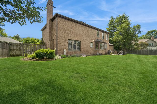 4220 Terri Lyn Lane, Northbrook, IL 60062