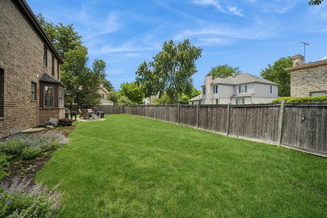 4220 Terri Lyn Lane, Northbrook, IL 60062