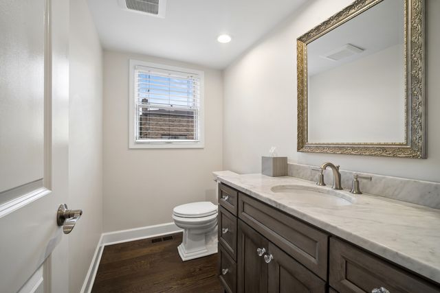 4220 Terri Lyn Lane, Northbrook, IL 60062