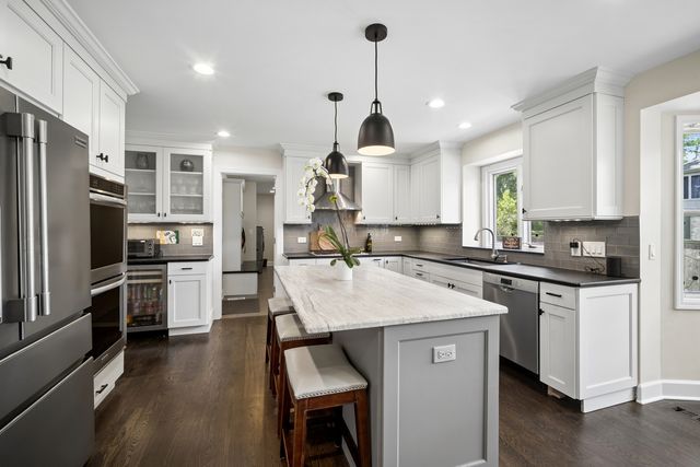 4220 Terri Lyn Lane, Northbrook, IL 60062