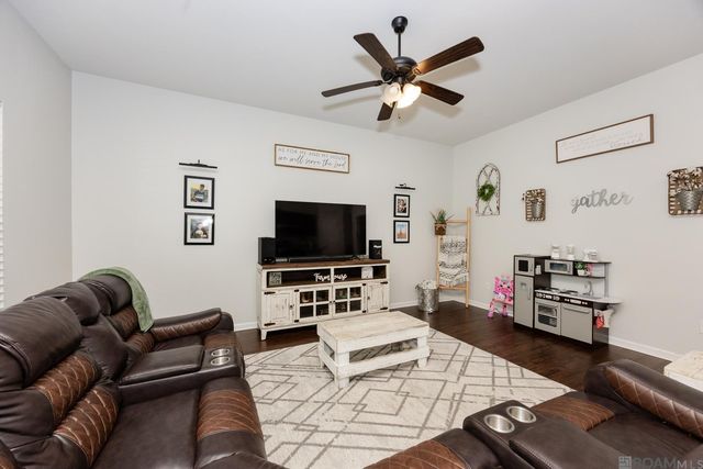 28315 Natchez Trace, Denham Springs, LA 70726