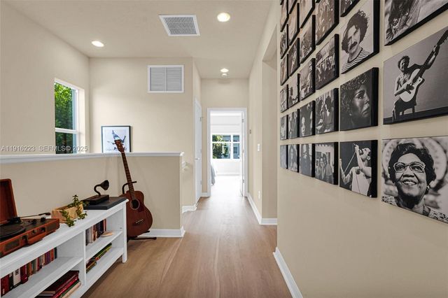 3936 Mahogany Ln, Hollywood, FL 33021