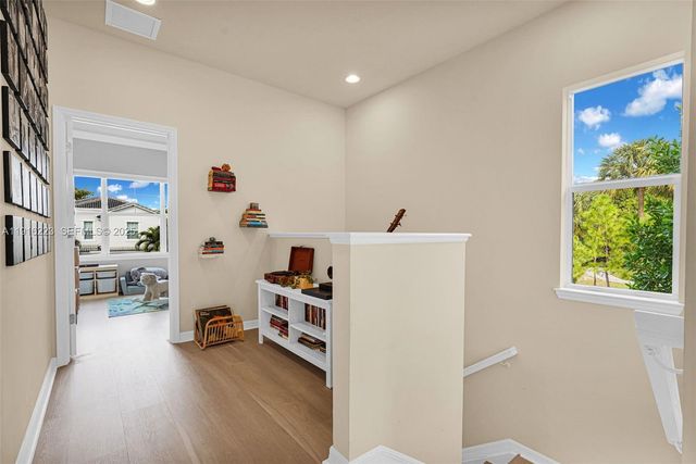 3936 Mahogany Ln, Hollywood, FL 33021