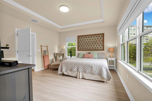 3936 Mahogany Ln, Hollywood, FL 33021