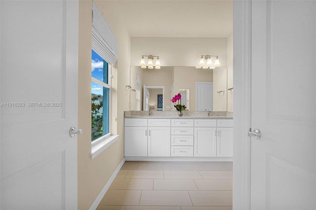 3936 Mahogany Ln, Hollywood, FL 33021